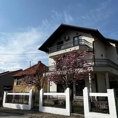 Hostel Tuzla Eksteriør billede