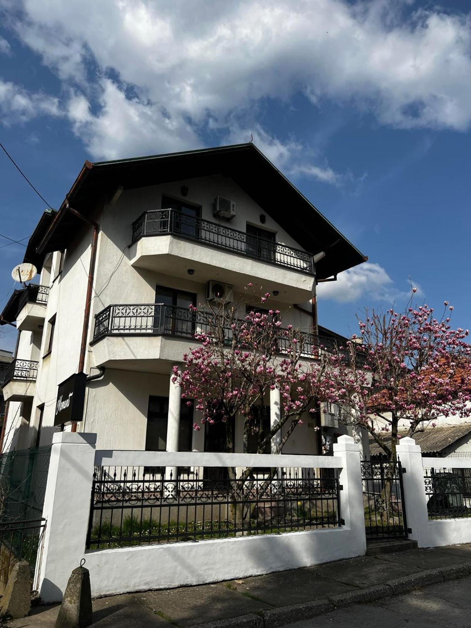 Hostel Tuzla Eksteriør billede