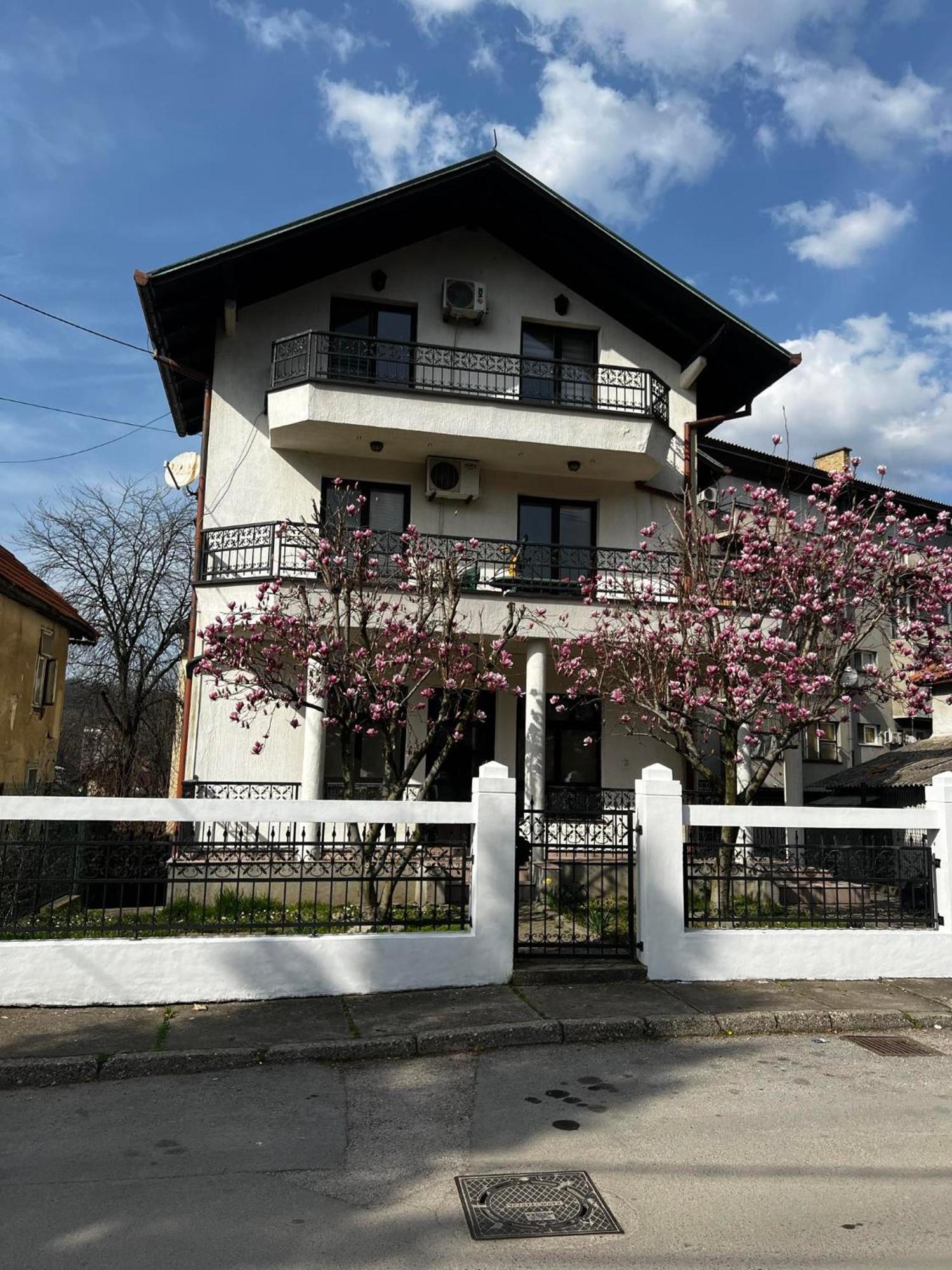 Hostel Tuzla Eksteriør billede