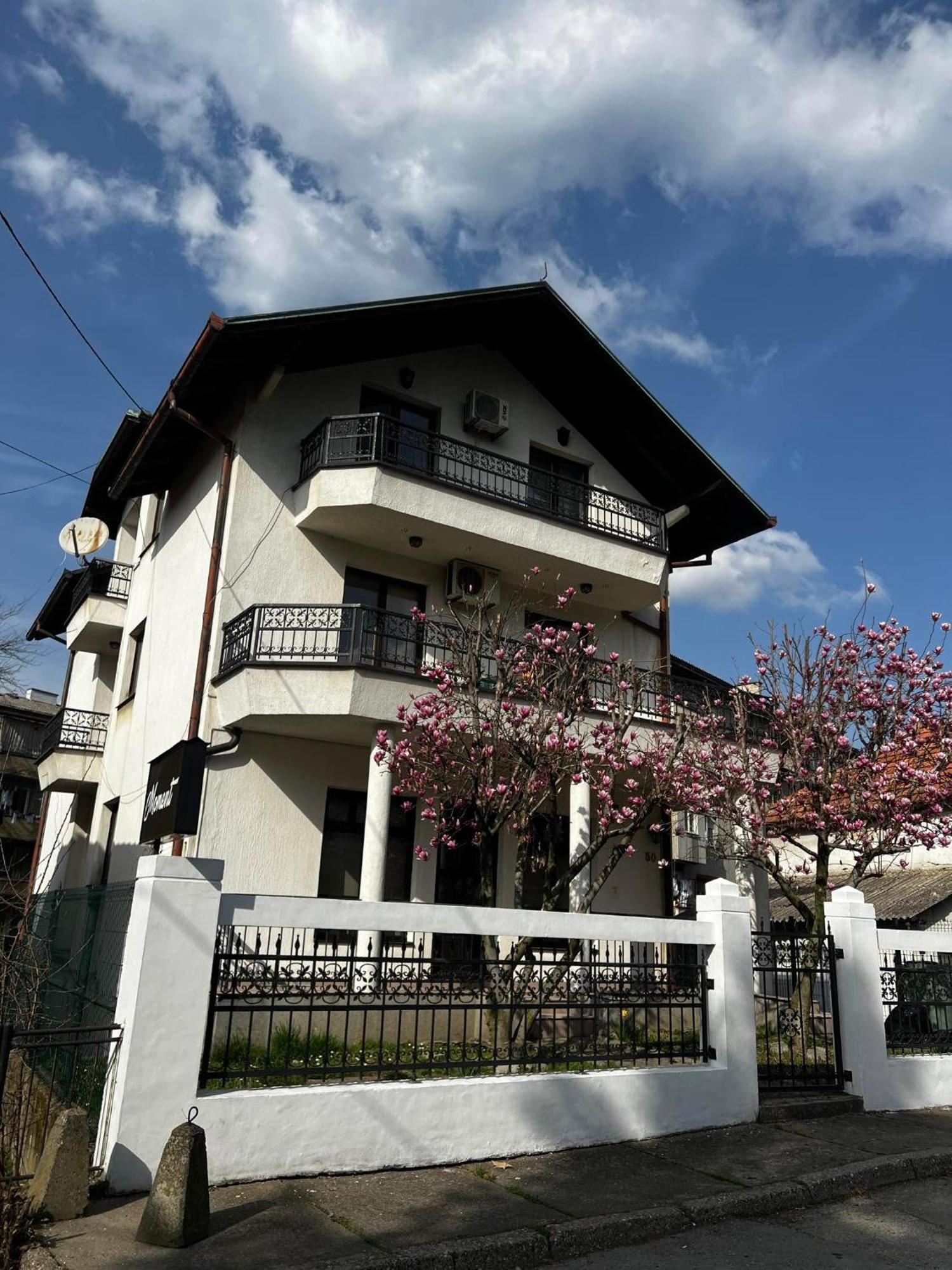 Hostel Tuzla Eksteriør billede