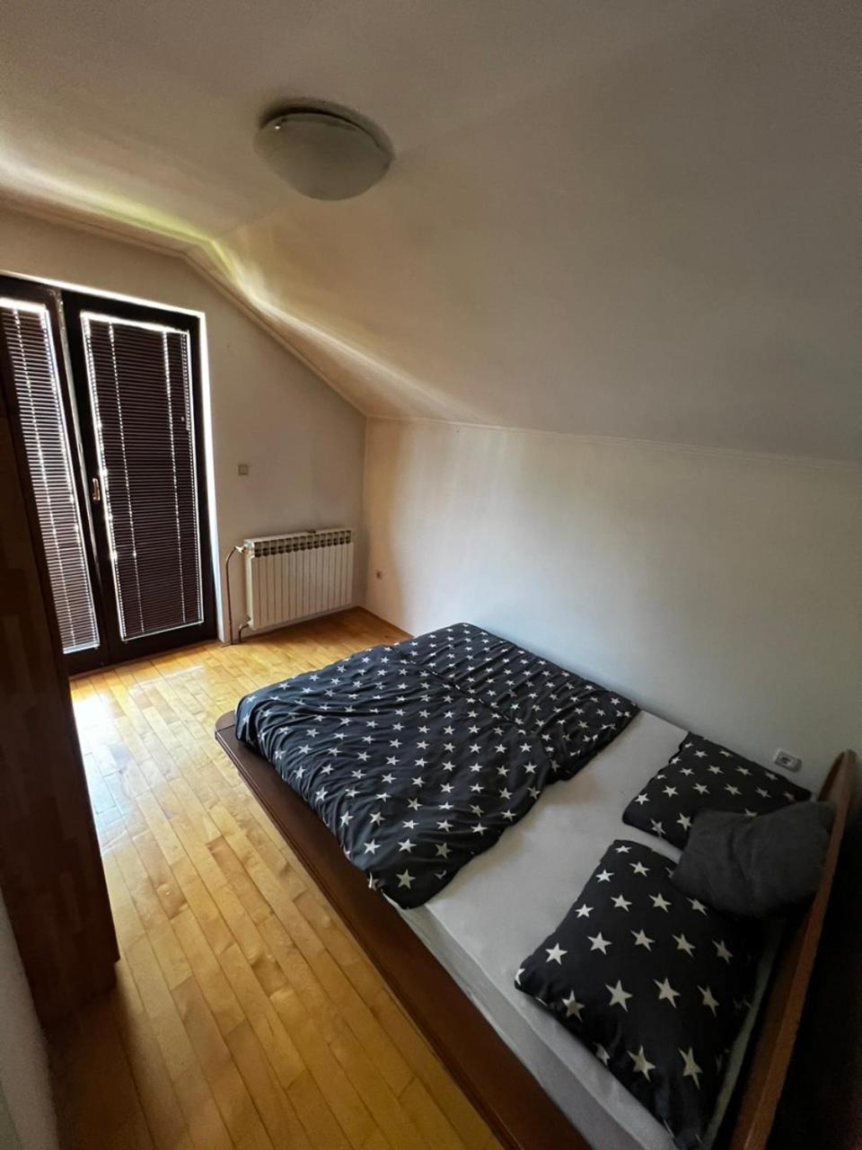 Hostel Tuzla Eksteriør billede