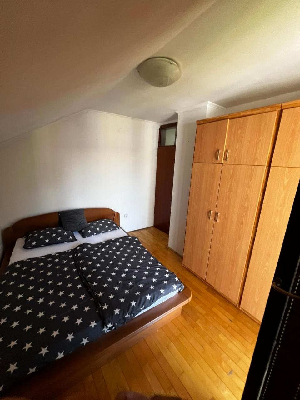Hostel Tuzla Eksteriør billede