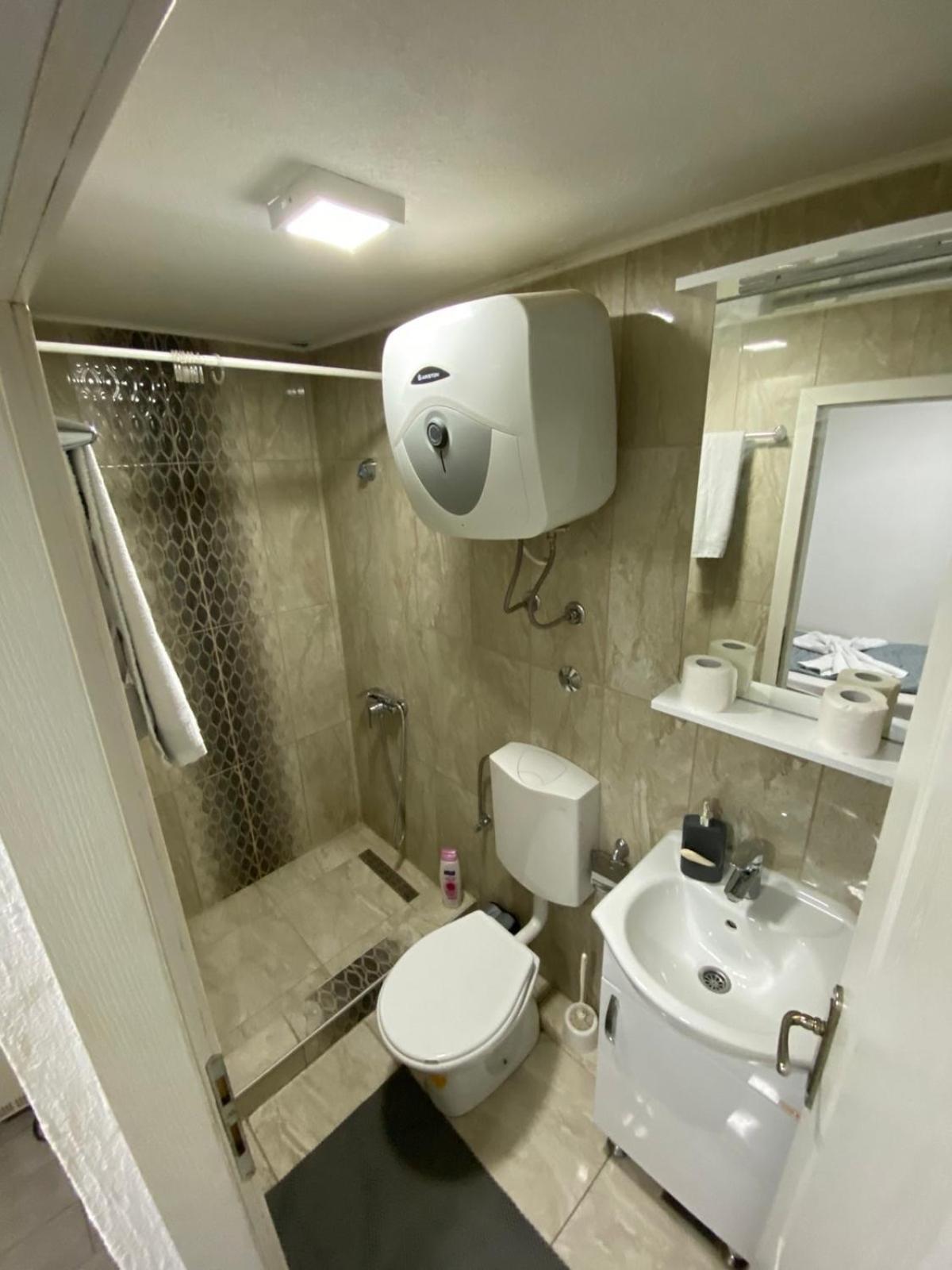 Hostel Tuzla Eksteriør billede